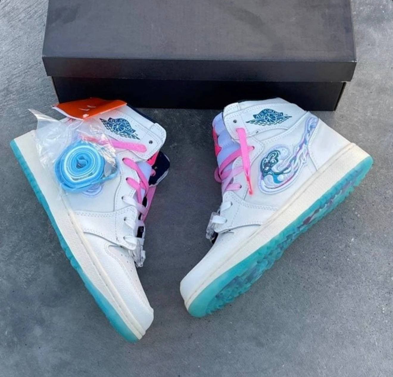 کفش کتونی نایک ایر جردن ساقدار گلف ان آر جی گلدوزی موج Nike Air Jordan 1 Golf NRG 2 Michelle Wie West Aloha — تصویر ۲