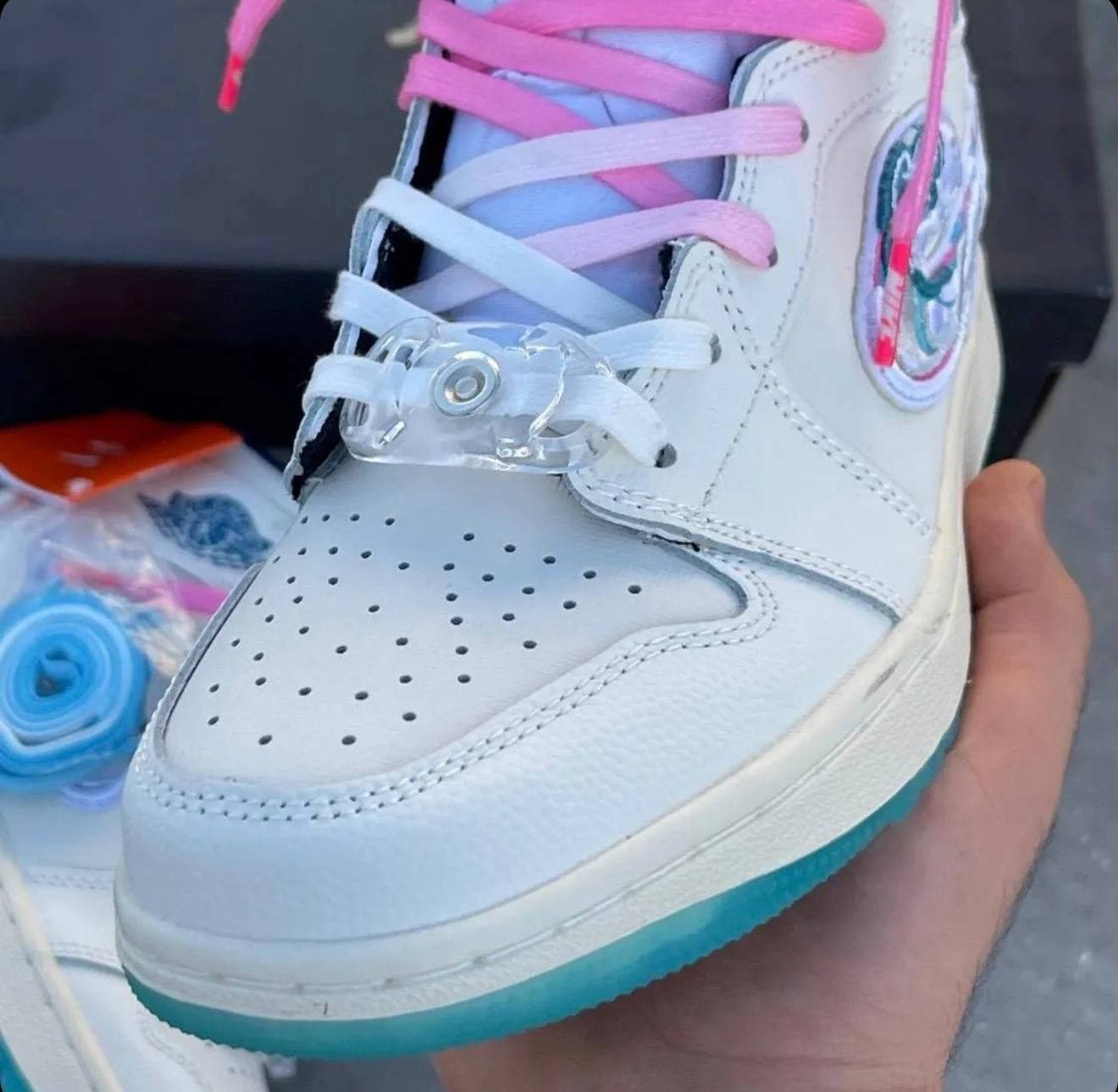 کفش کتونی نایک ایر جردن ساقدار گلف ان آر جی گلدوزی موج Nike Air Jordan 1 Golf NRG 2 Michelle Wie West Aloha — تصویر ۳
