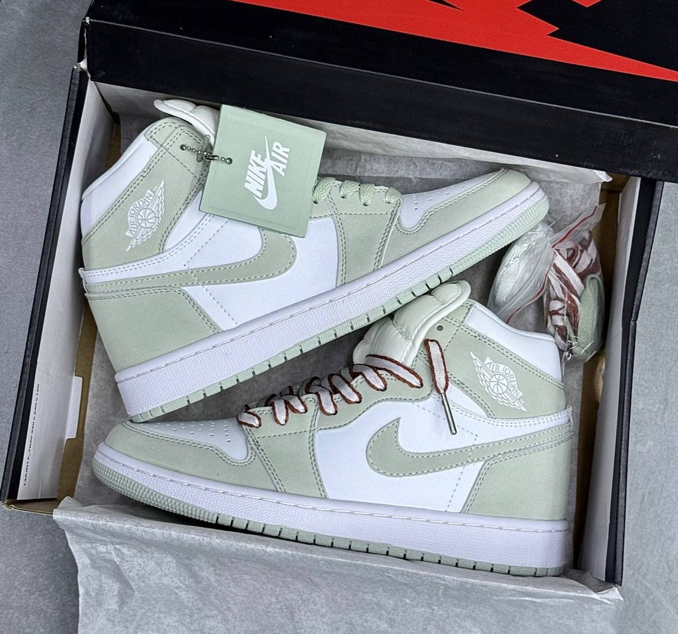 کفش کتونی زنانه نایک ایر جردن 1 ساقدار سی فوم (سبز ماچا) Nike Air Jordan 1 Retro High Seafoam — تصویر ۳