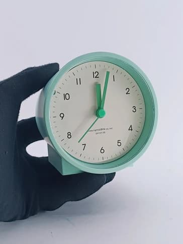 ساعت رومیزی چراغ دار در 2 رنگ زیبا و کار وارداتی — تصویر ۴