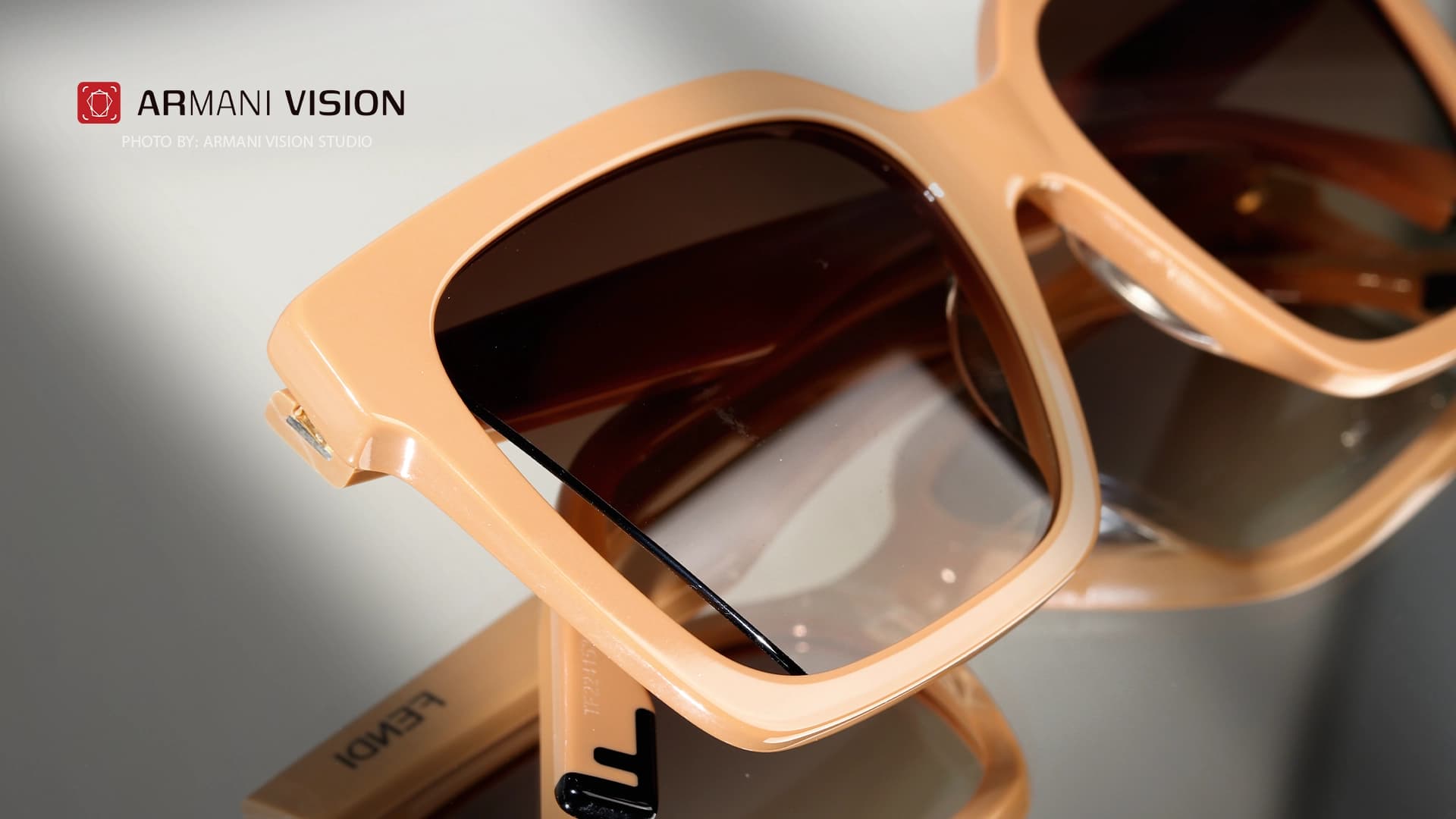 عینک فندی FENDI – FE40085I – 57F — تصویر ۶