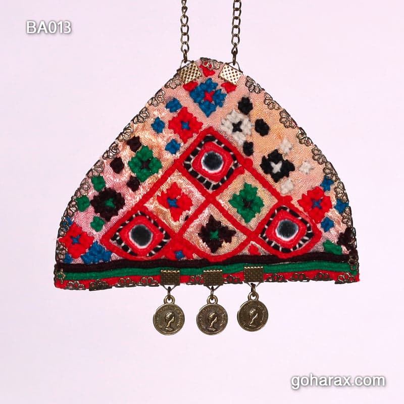 ست گردن بند رو مانتویی و مچ بند سوزن دوزی بلوچی آینه کاری شده دست ساز — تصویر ۴