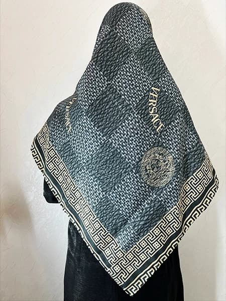 روسری نخی طرح ورساچه — تصویر ۲