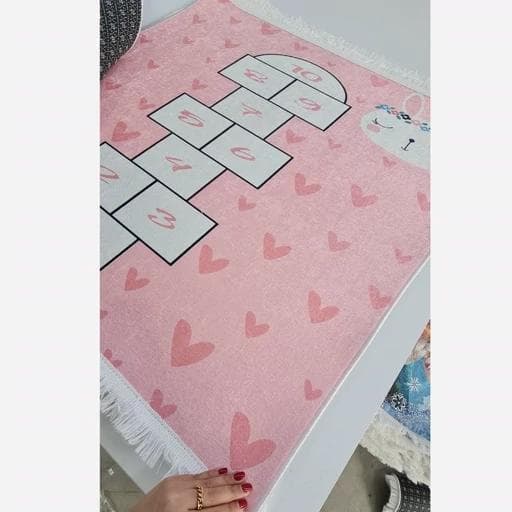 فرش چاپی کودک دخترانه طرح لی لی هازان ترک صورتی کد C115 (پس کرایه) — تصویر ۷