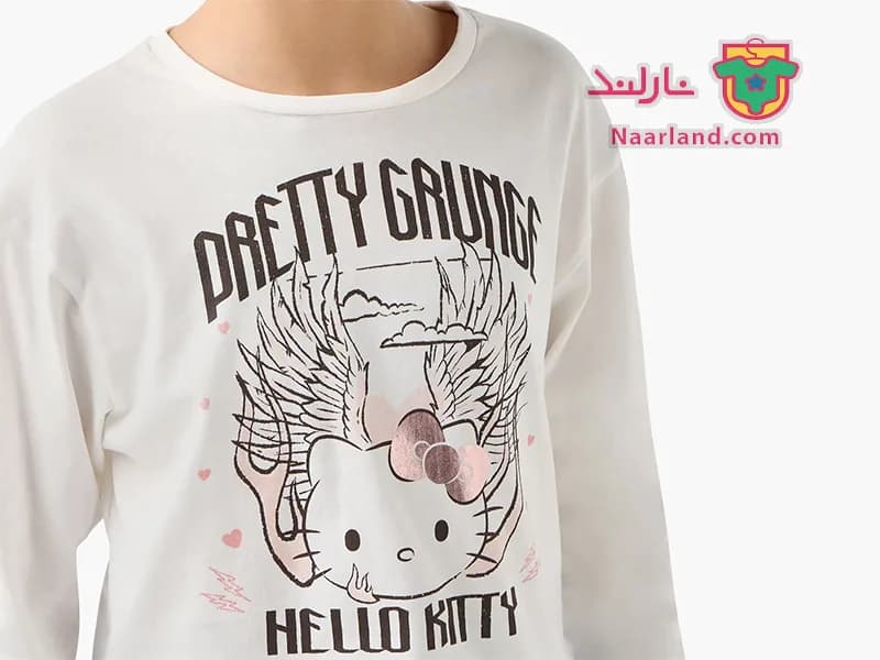 تیشرت کراپ آستین بلند نخی برند Sanrio وارداتی سفید طرح Hello Kitty — تصویر ۲