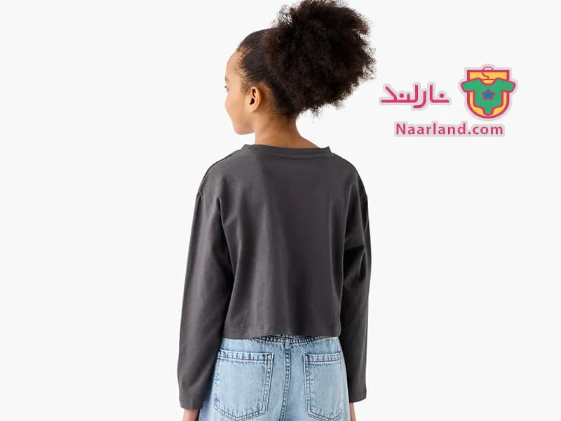 تیشرت کراپ آستین بلند نخی برند Juniors طوسی طرح قلب — تصویر ۴