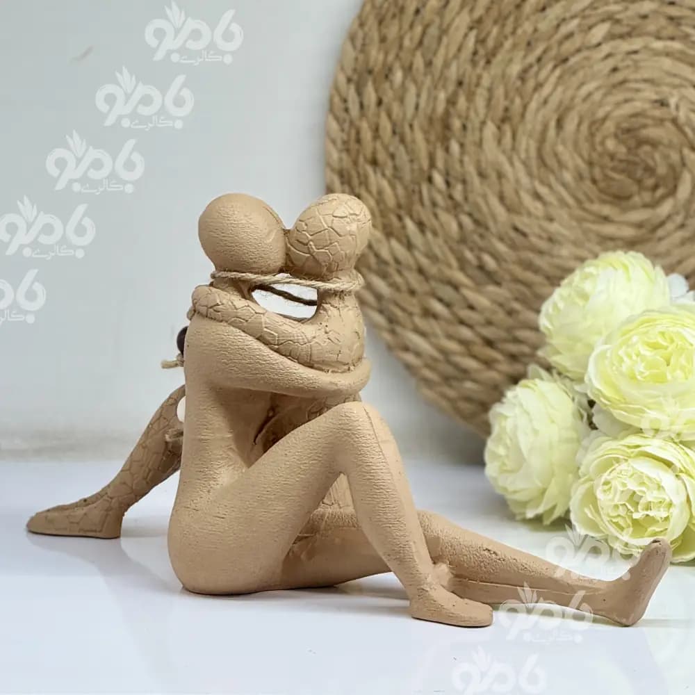 مجسمه رزین تکی عشق جدید