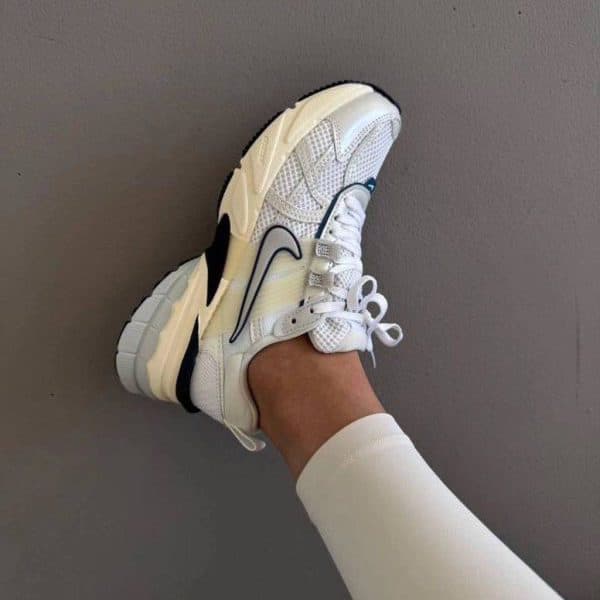 نایک وی تو کی ران سفید Nike V2K Run Shoes — تصویر ۲