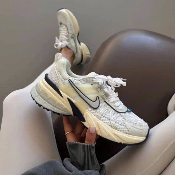 نایک وی تو کی ران سفید Nike V2K Run Shoes — تصویر ۶