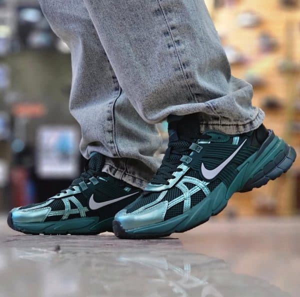 نایک وی تو کی ران سبز Nike V2K Run Shoes