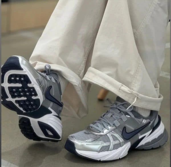 نایک وی تو کی ران Nike V2K Run Shoes — تصویر ۵