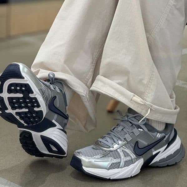 نایک وی تو کی ران Nike V2K Run Shoes — تصویر ۳