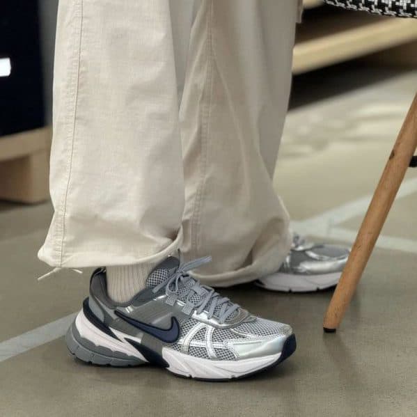 نایک وی تو کی ران Nike V2K Run Shoes — تصویر ۲