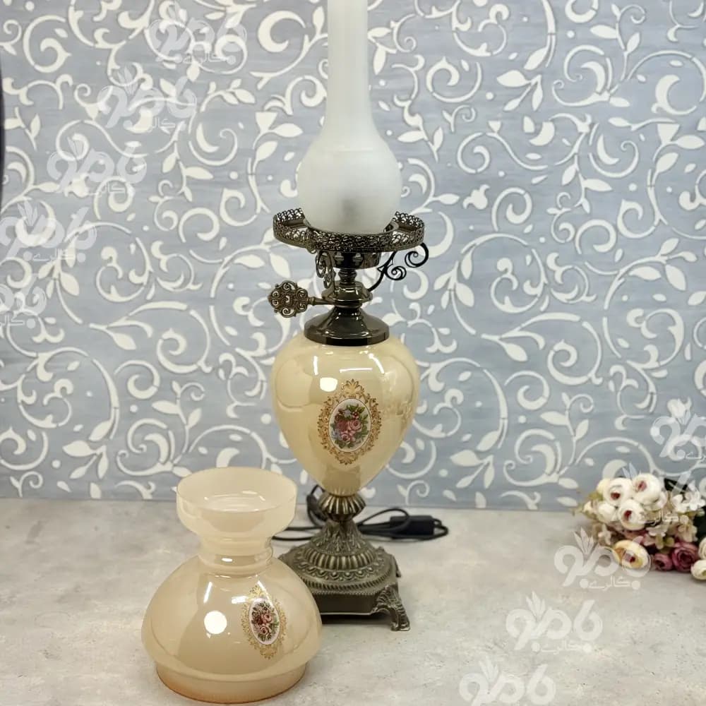 آباژور رومیزی گلدار عسلی لامپا — تصویر ۲