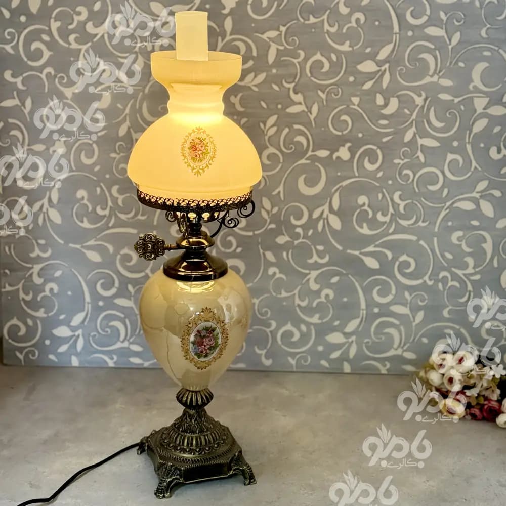 آباژور رومیزی گلدار عسلی لامپا — تصویر ۵