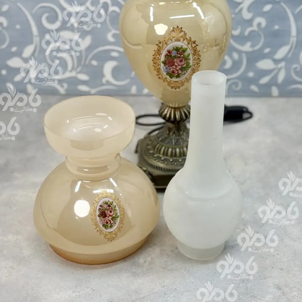آباژور رومیزی گلدار عسلی لامپا — تصویر ۳