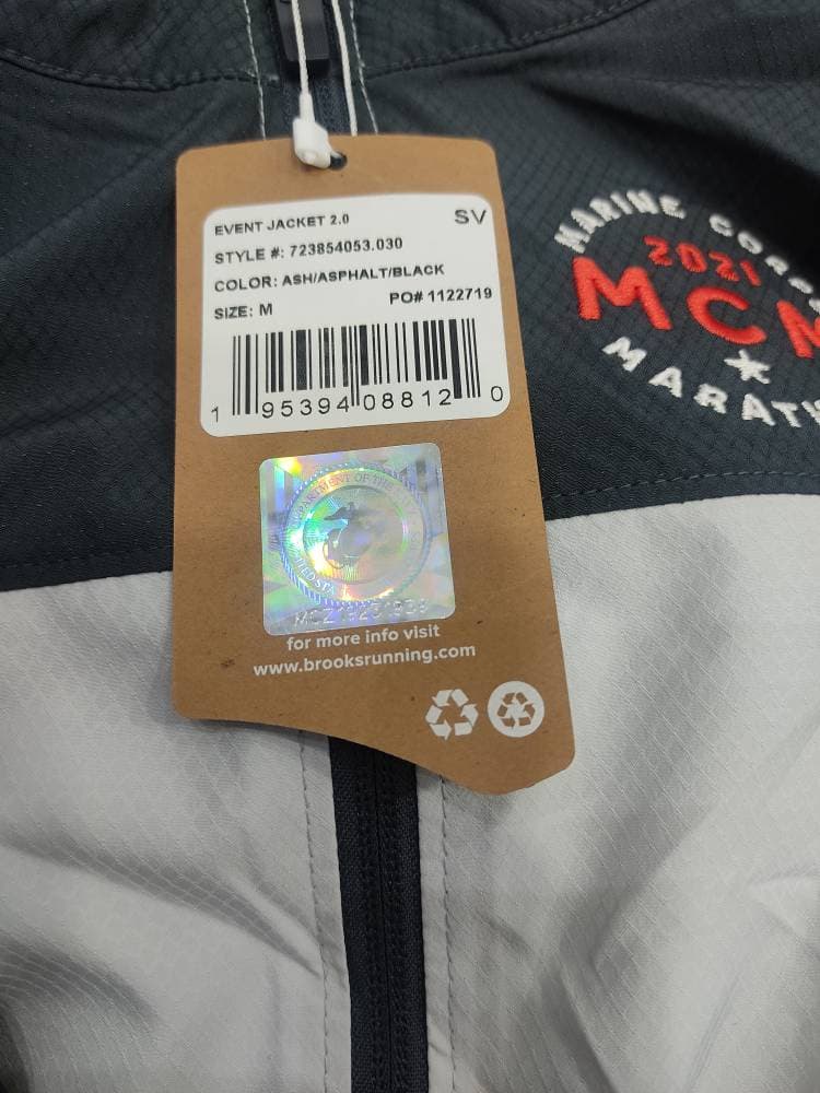 بادگیر زنانه طوسی روشن بروکس Brooks Event Jacket 2.0 — تصویر ۳