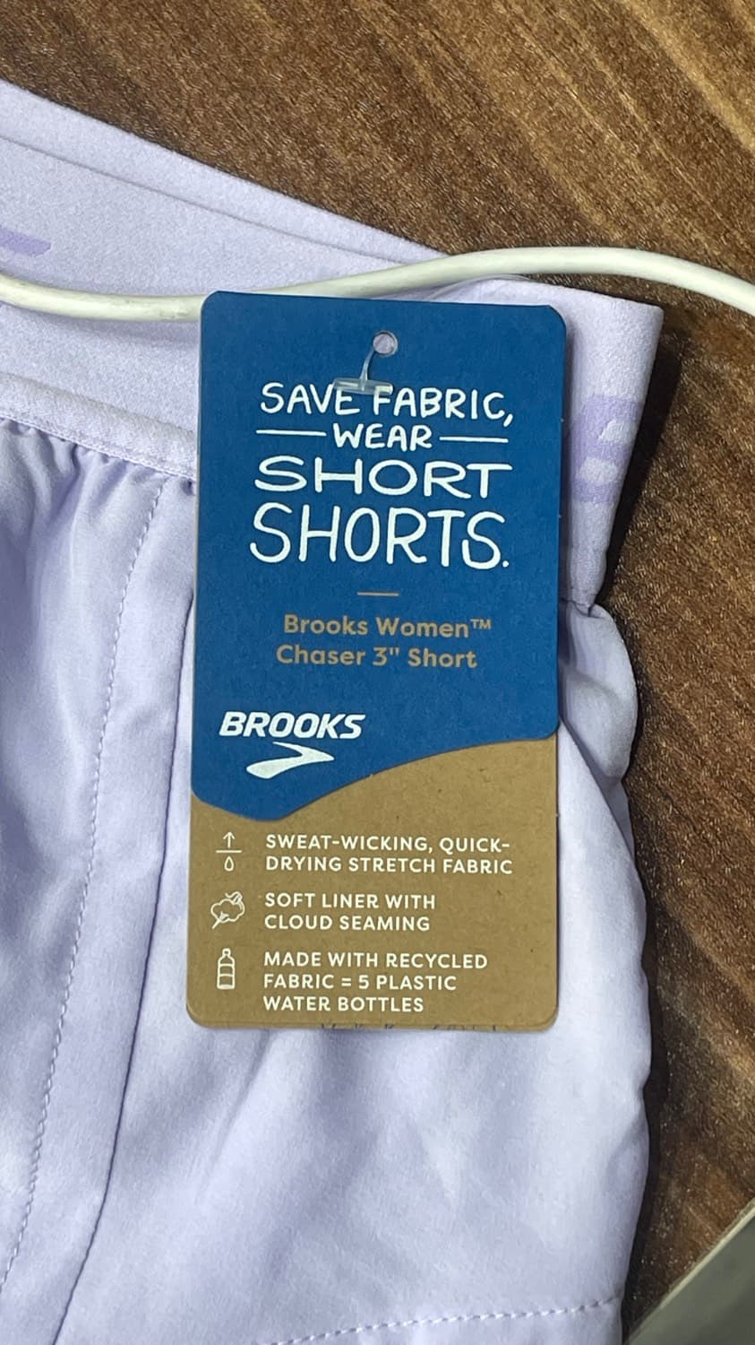 شورت ورزشی زنانه بنفش کمرنگ بروکس Brooks Chaser 3″ Short — تصویر ۴