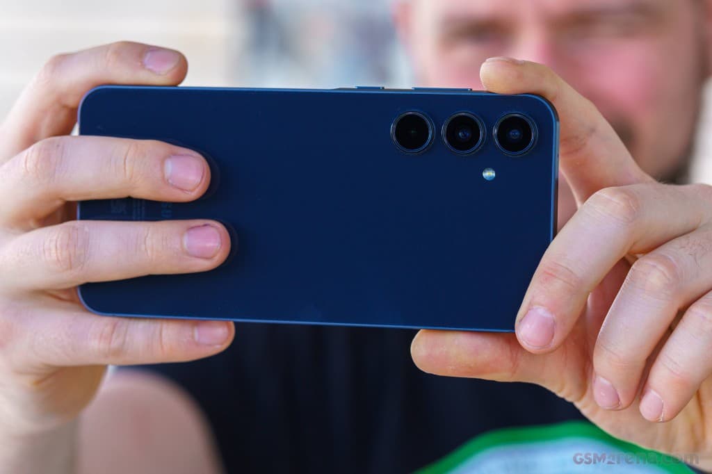 کلگی شارژ+Samsung A55 5g 128G 8G RAM Vietnam — تصویر ۷