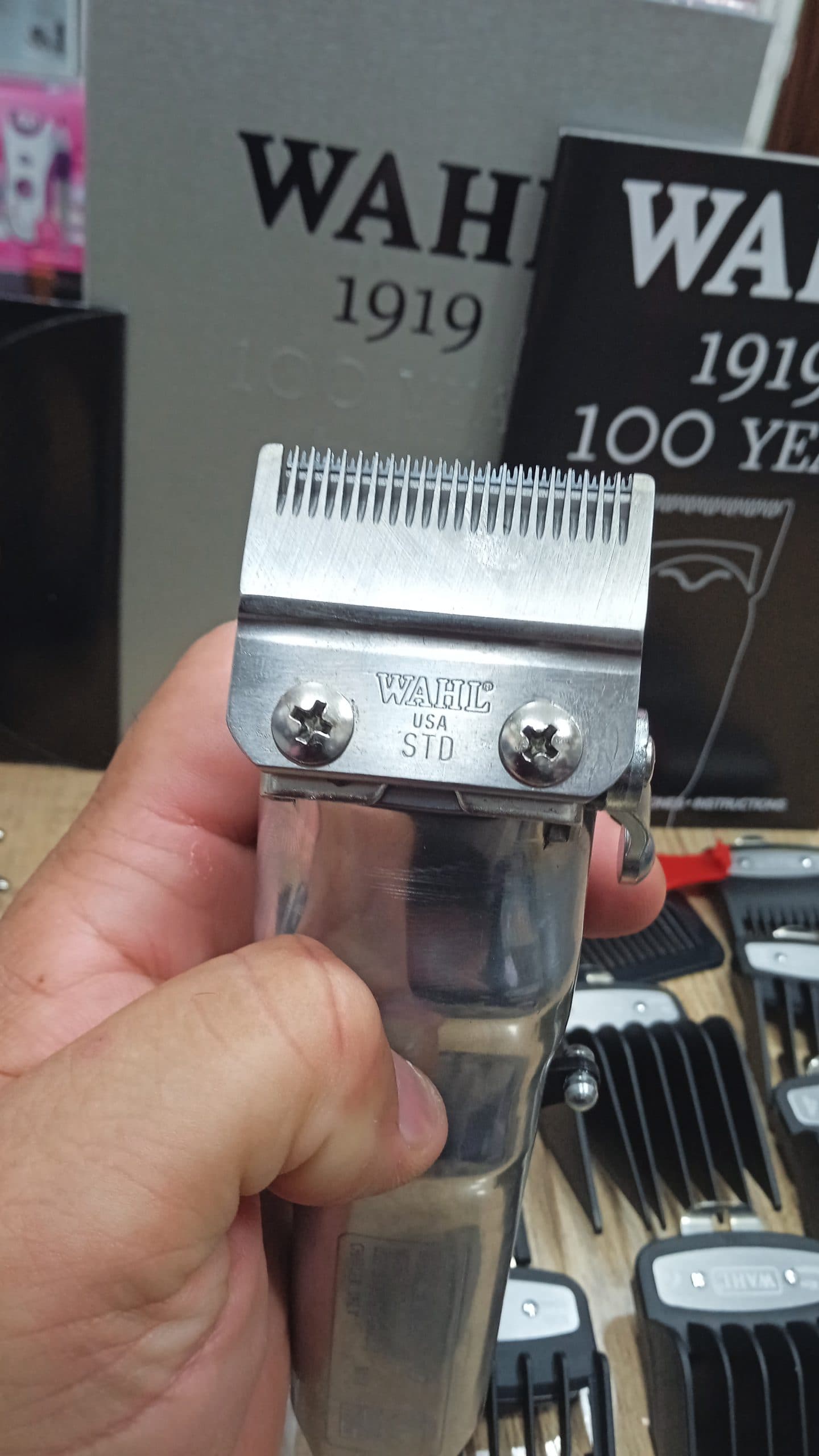 ماشین اصلاح سر و صورت وال حجم زن Wahl 1919 Professional 100 Year Cordless Clipperامریکای — تصویر ۵