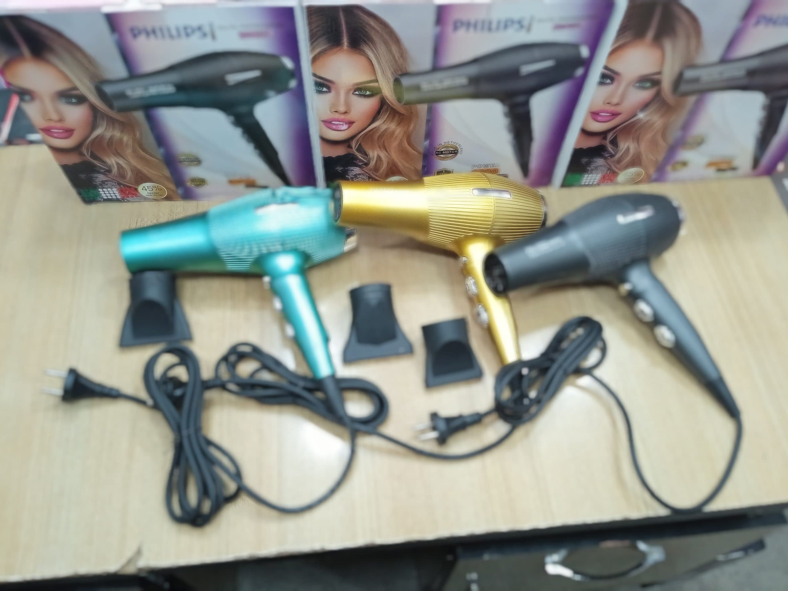 سشوار حرفه ای فلیپس مدل1522وات8000درسه رنگ — تصویر ۴