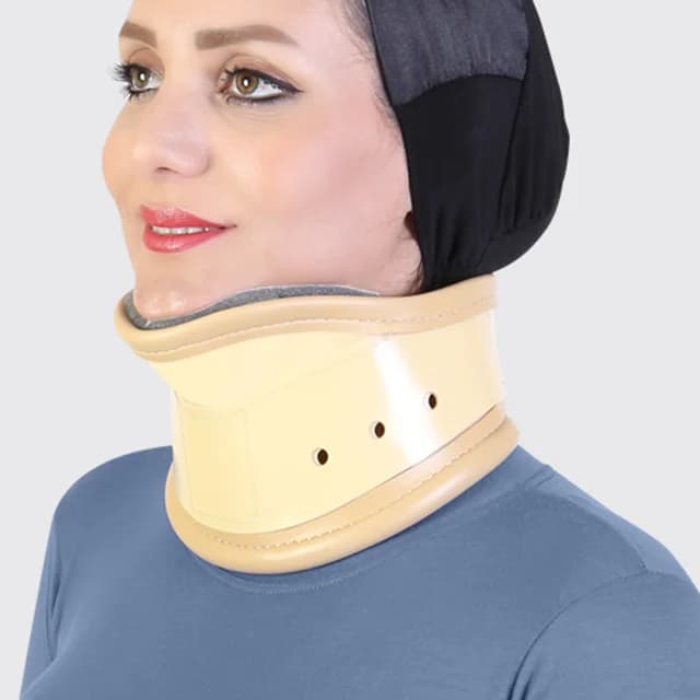 گردنبند طبی سخت چانهدار طب و صنعت کد 50400 — تصویر ۲