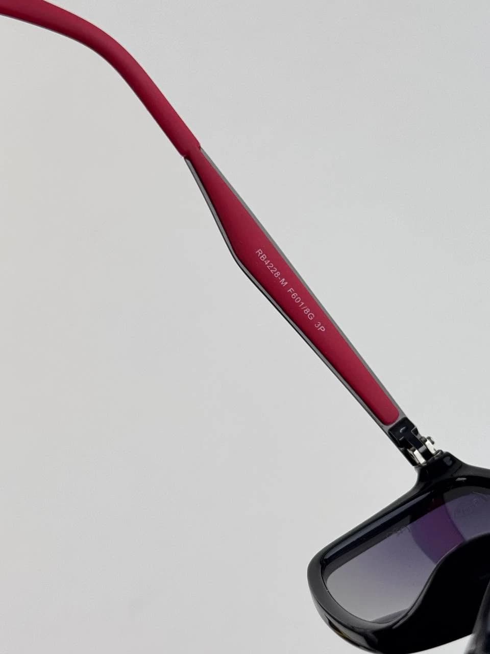 عینک آفتابی ریبن فراری مدل RB4228 — تصویر ۶