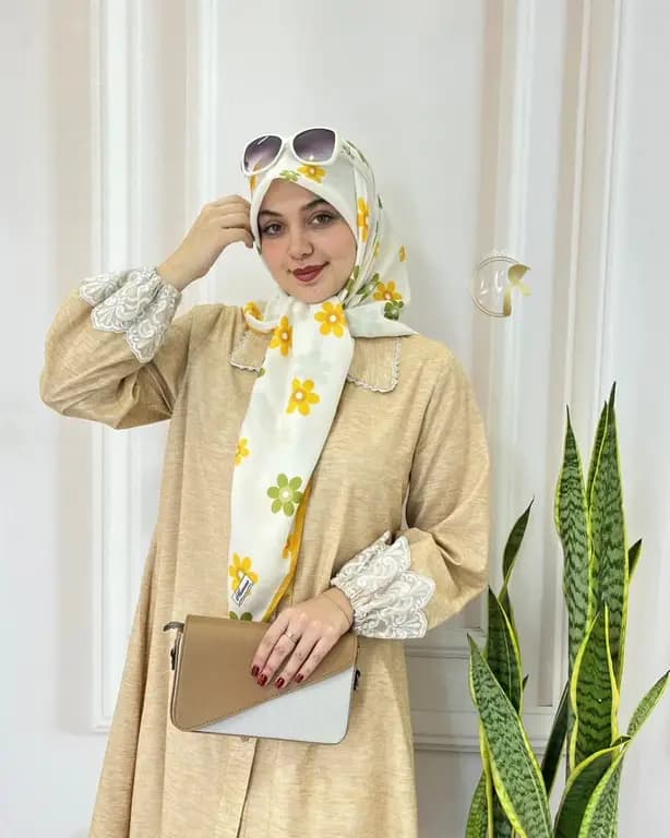 روسری سوپر نخ گلدار قواره متوسط شیری