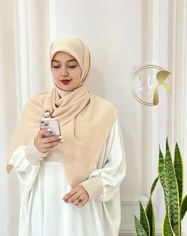 روسری حریرکرپ کشدار / بدون کش کرم شیری