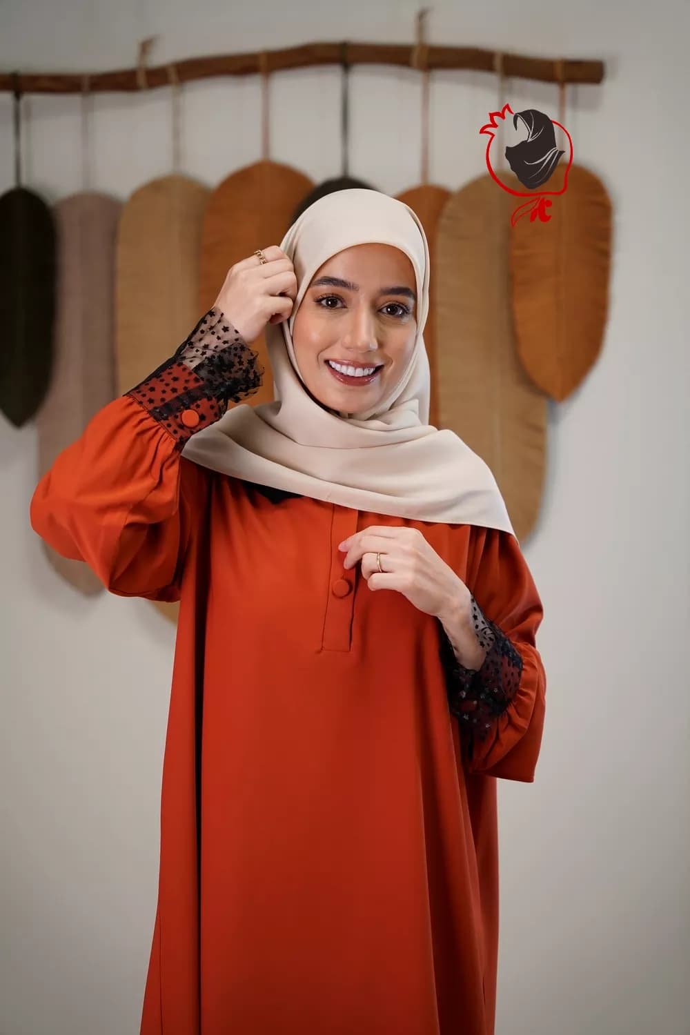 روسری حریرکرپ کشدار / بدون کش کرم استخوانی — تصویر ۲