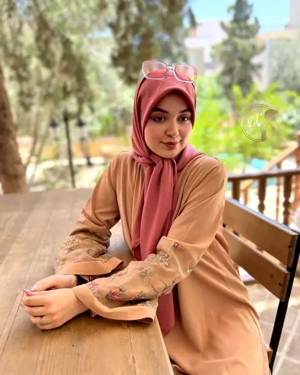 روسری حریرکرپ کشدار / بدون کش کالباسی یک — تصویر ۲