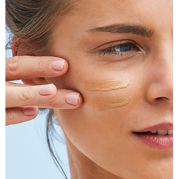 ضد آفتاب رنگی فیوژن واتر رنگ لایت ایزدین spf 50 — تصویر ۵