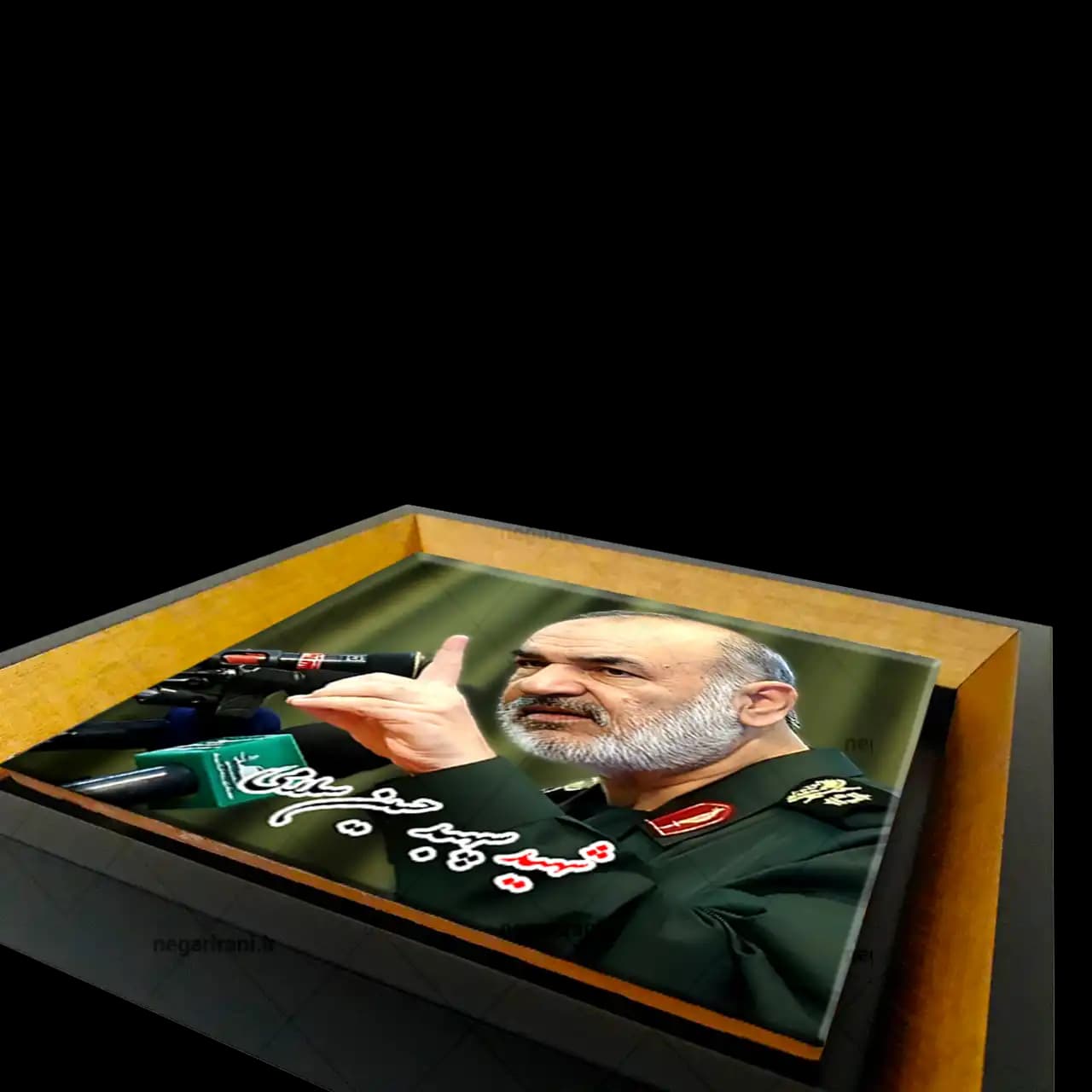 تابلو کاشی شهید سپهبد حسین سلامی مدل 2Z102 — تصویر ۳