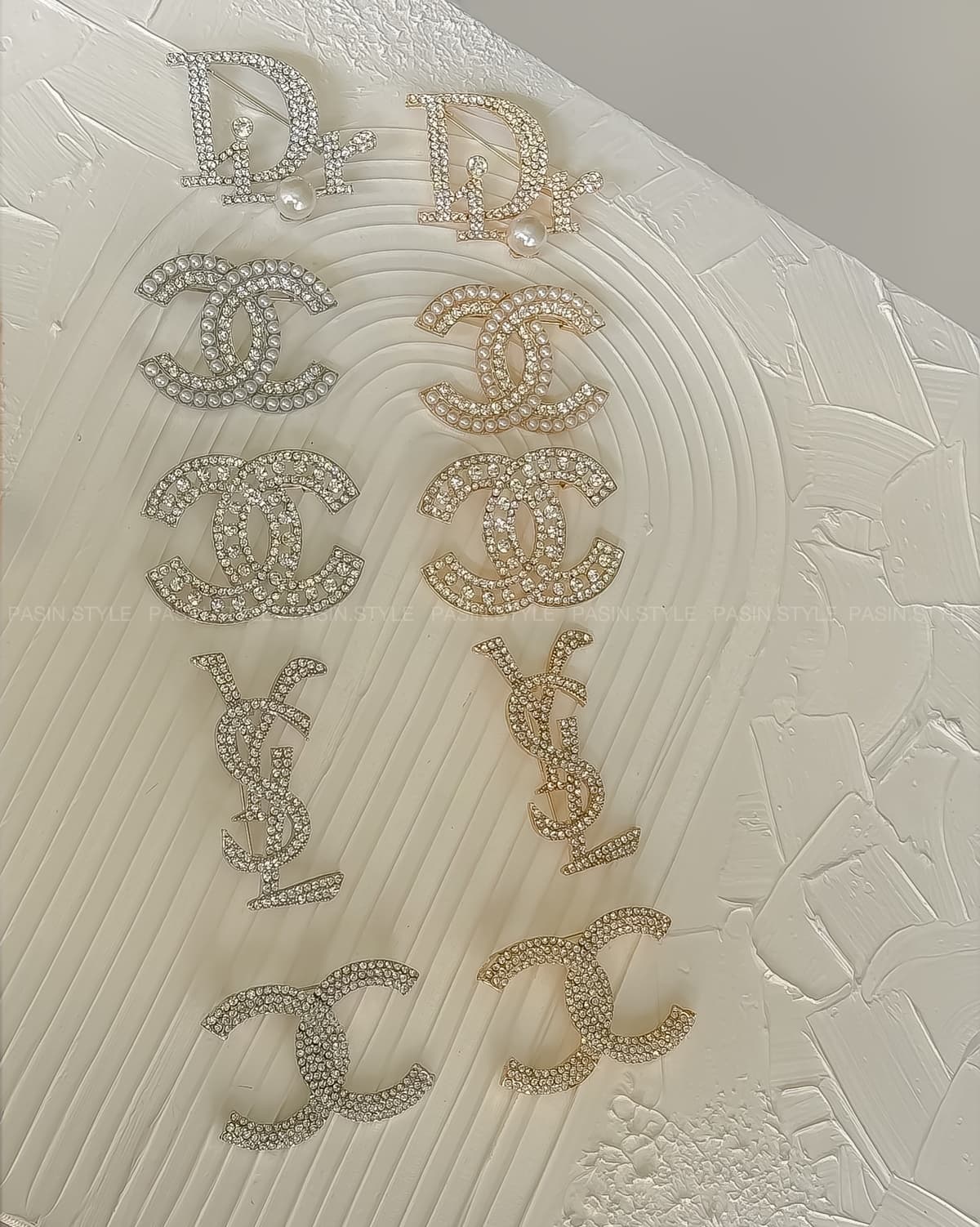 سنجاق سینه کریستالی شنل کد ۰۰۰۷۶ — تصویر ۳