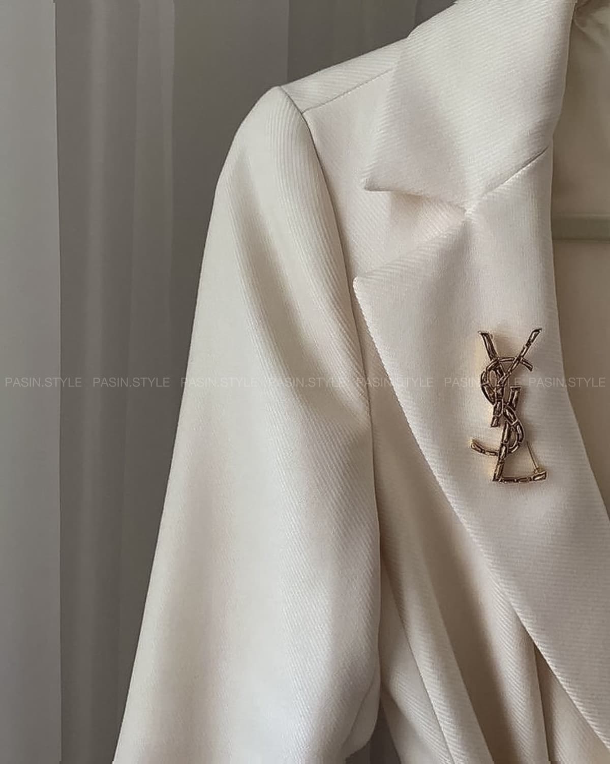 سنجاق سینه برند ysl کد ۰۰۰۷۵ — تصویر ۳
