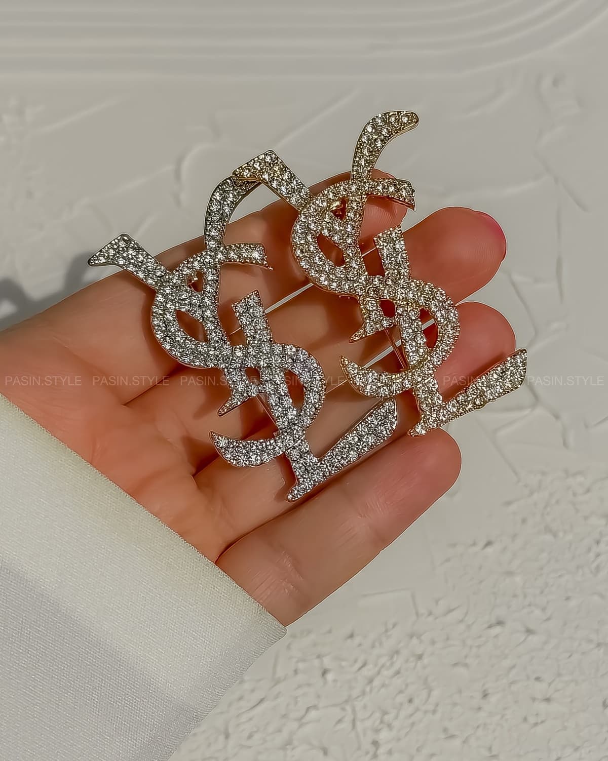 سنجاق سینه برند ysl کد ۰۰۰۷۵ — تصویر ۲