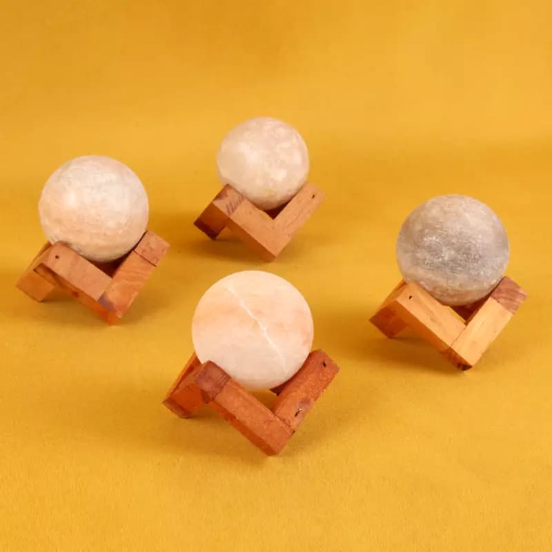 گوی سنگ نمک ماساژ با پایه چوبی