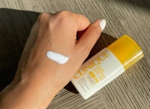 کرم ضدآفتاب بی رنگ مینراب کلینیک SPF50 — تصویر ۳