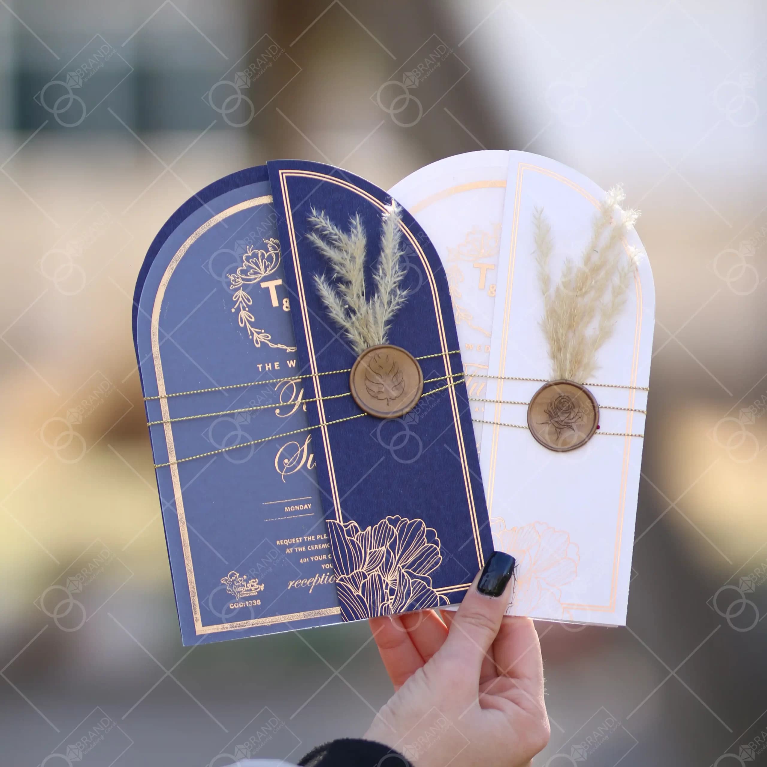 کارت عروسی طلقی کرم لبه طلایی مدل Kolbeh — تصویر ۴