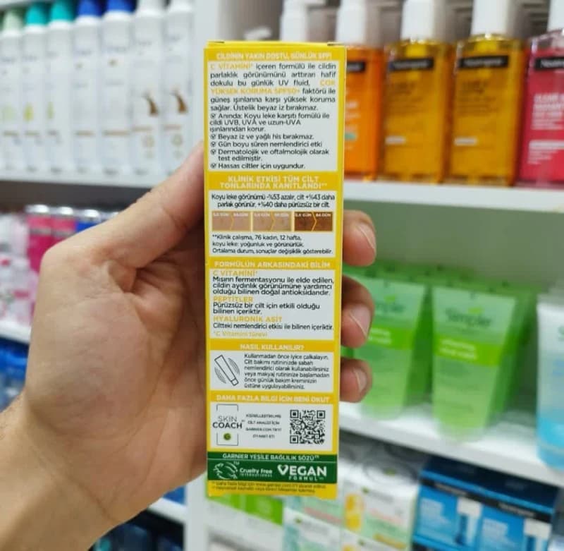 ضدآفتاب بی رنگ ویتامین سی گارنیر SPF50 — تصویر ۳