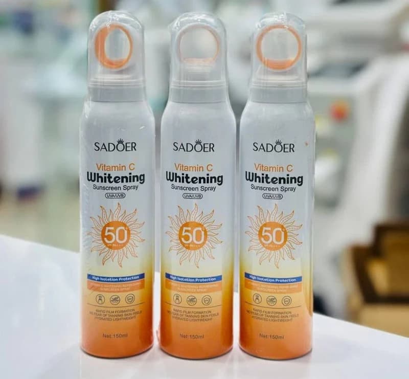 اسپری ضدآفتاب ضدلک ویتامین C برند SPF50 SADOR — تصویر ۳