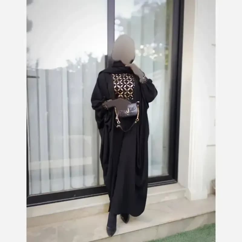 عبا مشکی طرح محیا با خرجکار سوزن دوزی هندی کرپ الیزه — تصویر ۴