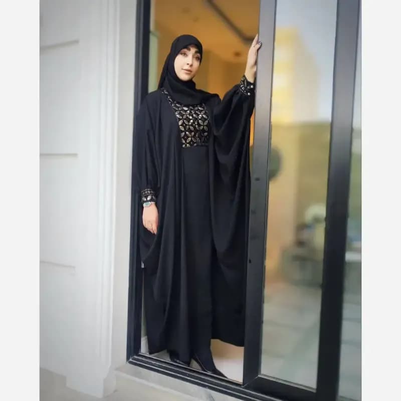 عبا مشکی طرح محیا با خرجکار سوزن دوزی هندی کرپ الیزه — تصویر ۱۲