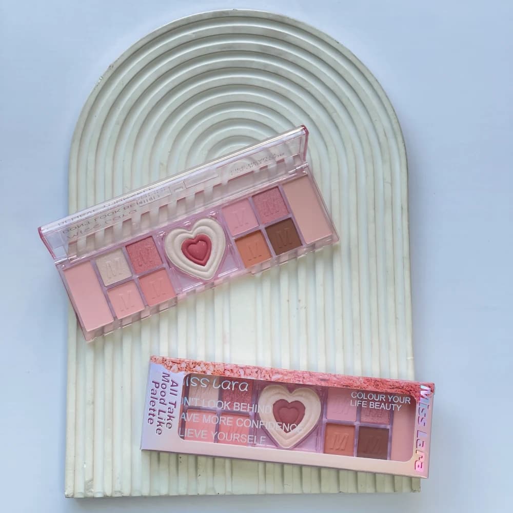 پالت سایه چشم میس لارا مدل قلبی با تنالیته گرم و جلوه مات | Miss Lara Heart-Shaped Eyeshadow Palette