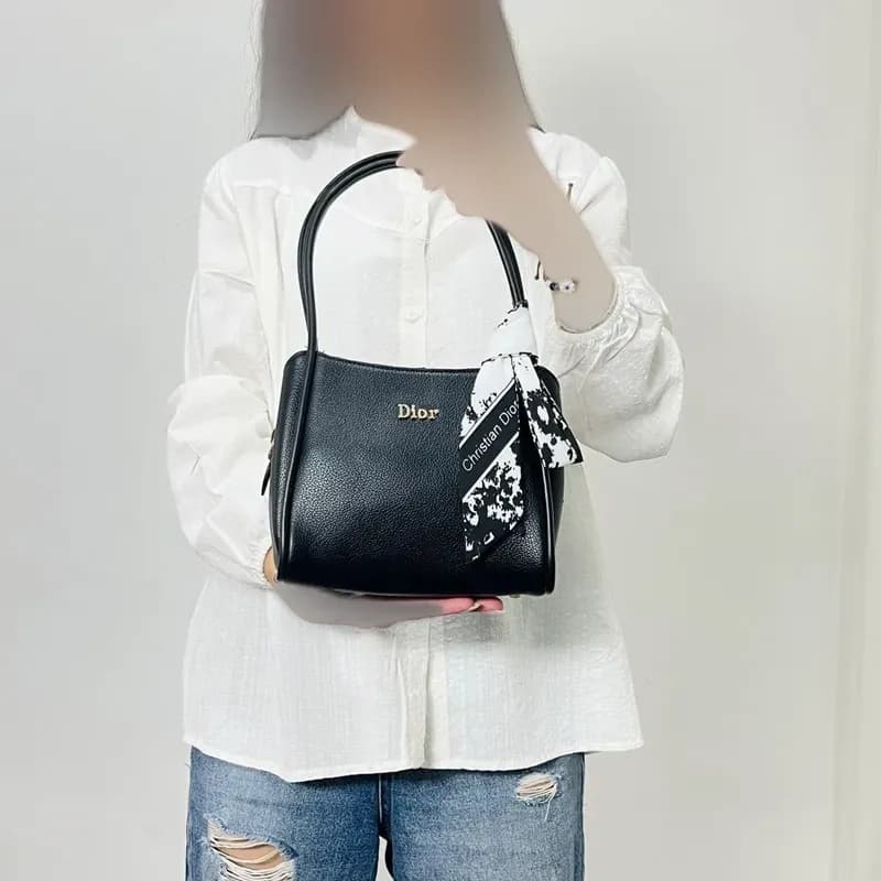 کیف چرم زنانه طرح دیور دستی و دوشی — تصویر ۱۲