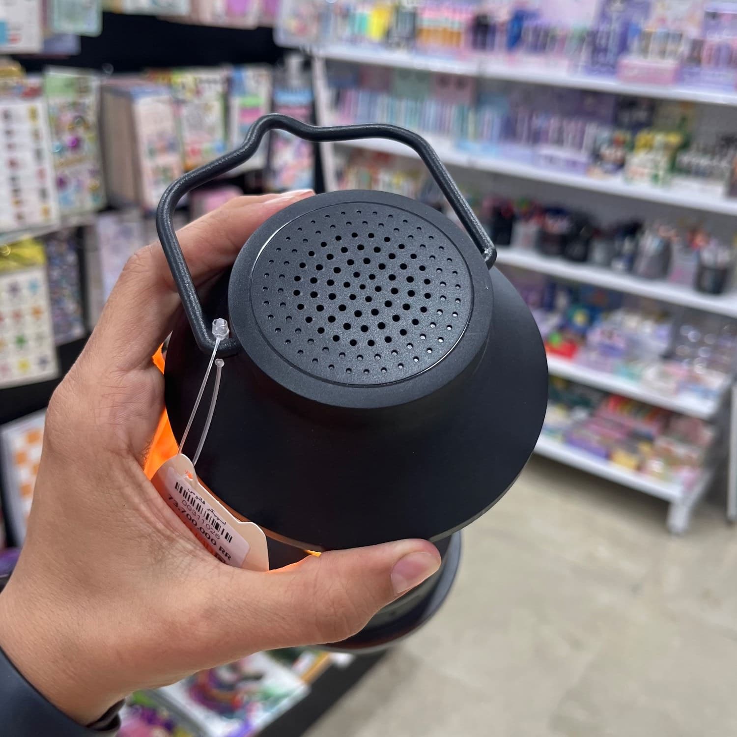 چراغ و اسپیکر فانوس مشکی — تصویر ۳