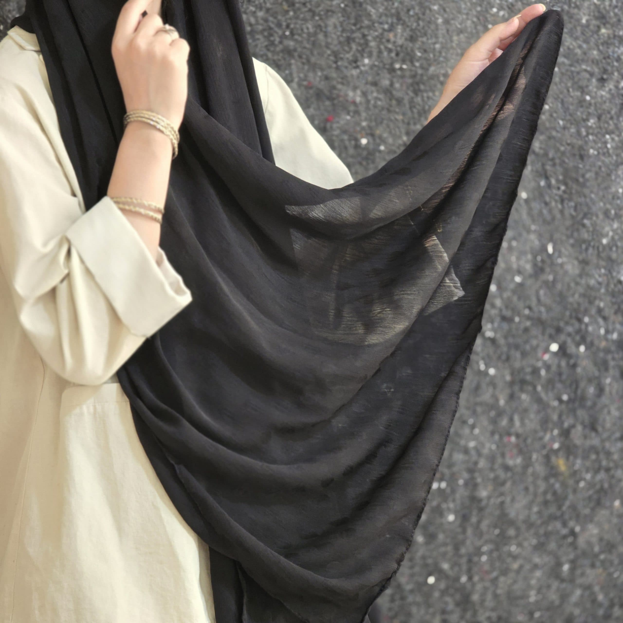 شال حریر کریشه اشکی مشکی — تصویر ۲