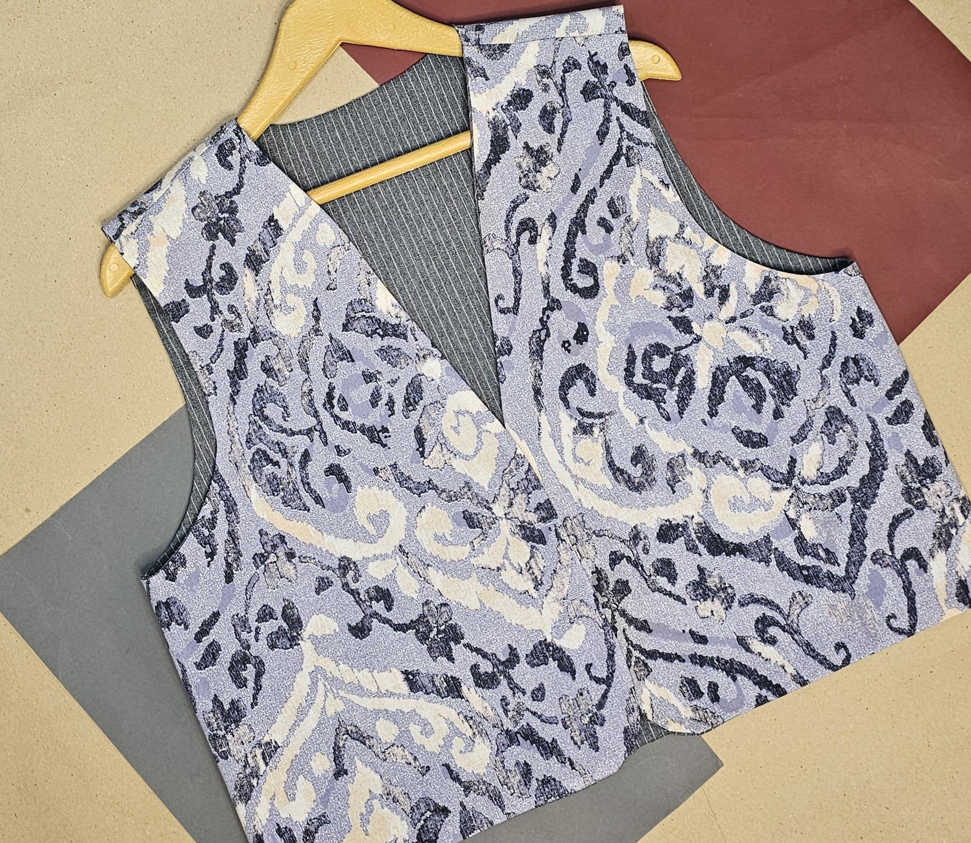 وست زنانه دو رو کتان طرح اسلیمی خاکستری