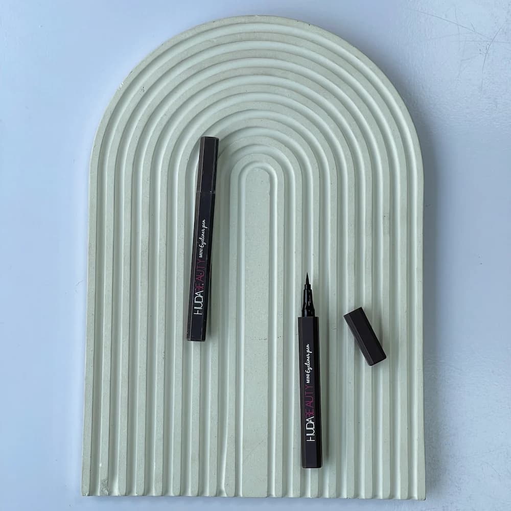 خط چشم ماژیکی هدی بیوتی | Huda Beauty Marker Eyeliner — تصویر ۳