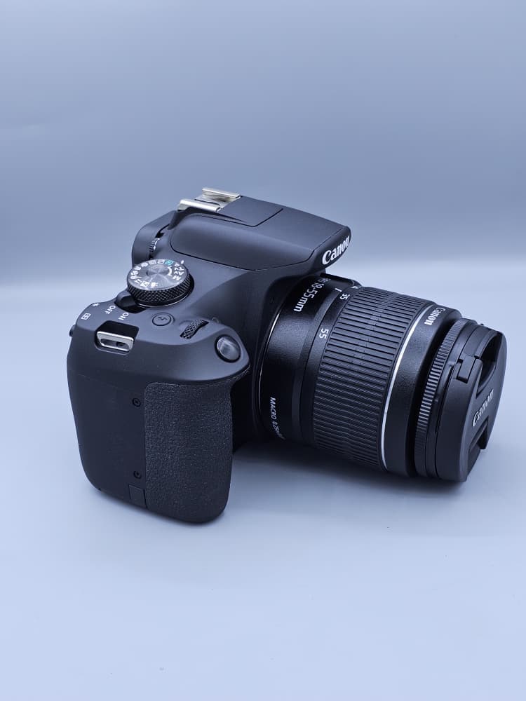 دوربین دست دوم Canon EOS 2000D با لنز Canon EF-S 18-55mm III، کارکرد حدود 400 شات — تصویر ۴